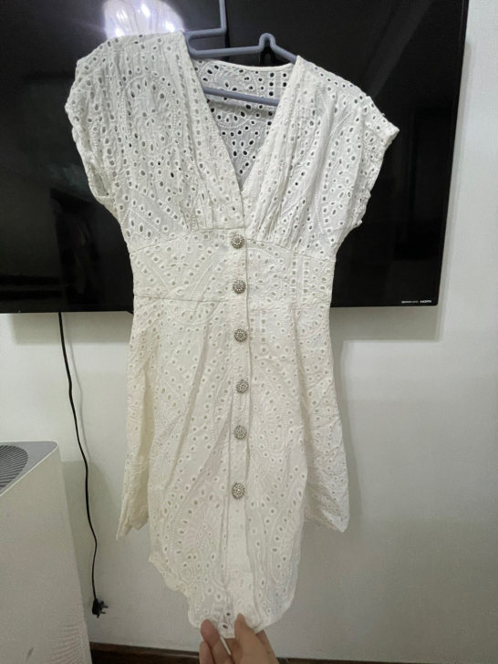 纯情小白裙，质量特别好，喜欢可以看图拍下，...