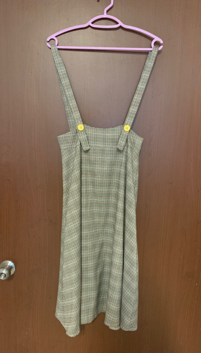 仅穿一次的背带裙