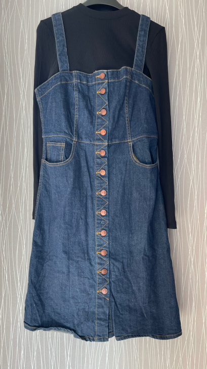 撤店清仓亏本甩卖,两件包邮。牛仔吊带背带裙...