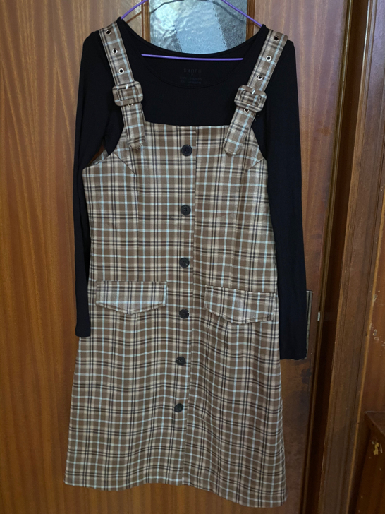 商场198入格子背带裙,全新未穿过,买回来...