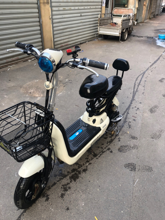 阿米尼，电池可以提出来，大品牌质量好，有牌...