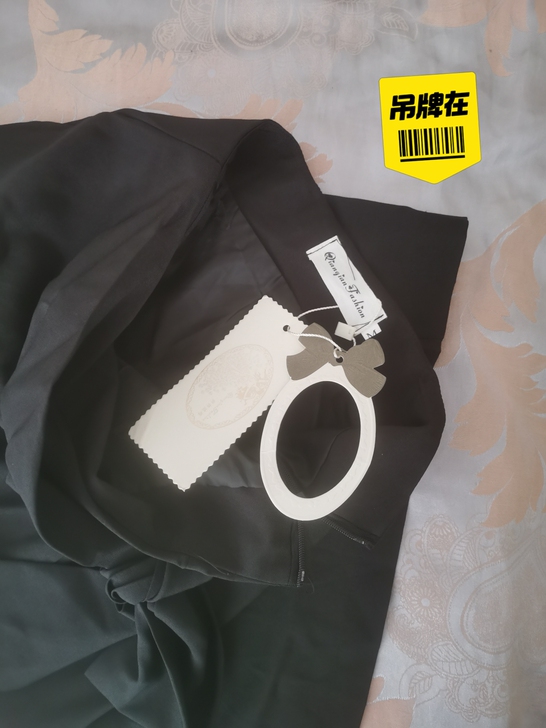 包臀裙很漂亮。可以适应任何场合，全新 转手...