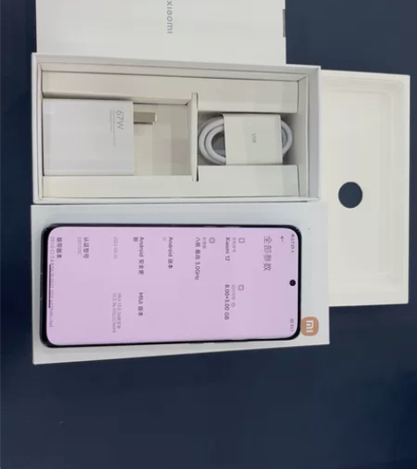 小米12    蓝色8+128。成色999...