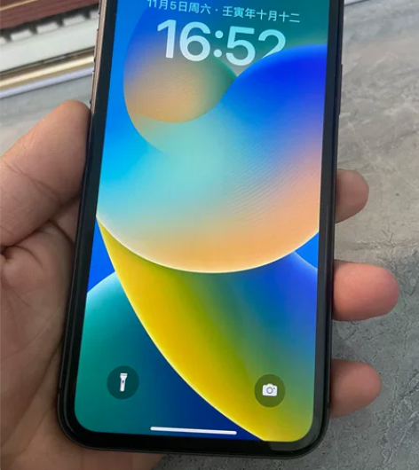 黑色国行苹果11 128G，无磕碰，屏幕两...