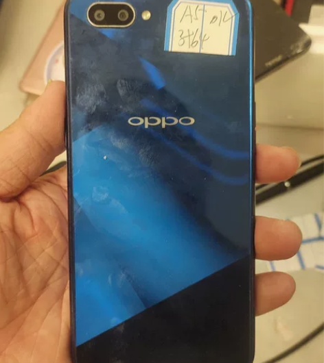 OPPO a5，3+64g内存，屏幕开胶，...