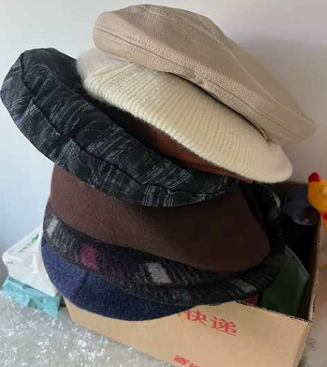 贝雷帽全新 头围仔在56左右都可以带 有几...