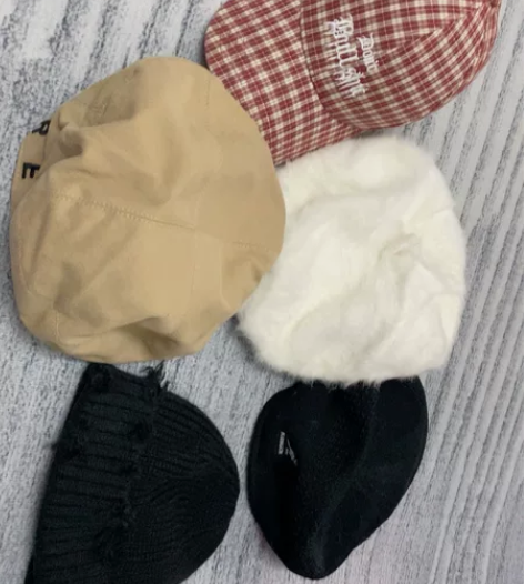 贝雷帽,鸭舌帽带过,其他买来都是全新的没有...