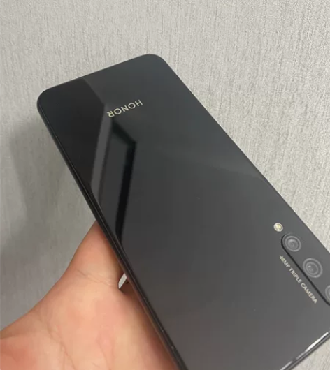 荣耀20青春版6+128黑色 感兴趣的话点...