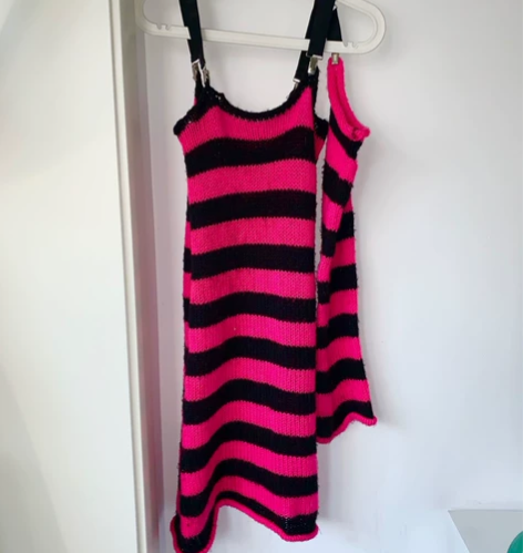 外网购入｜粉黑条纹吊带裙 附带一只长袖 可...