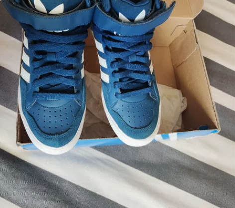 阿迪女式高帮运动鞋，有内增高，专卖店购买，...