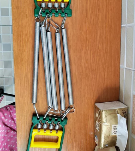 经典拉力器，全新，未使用，老货 感兴趣的话...