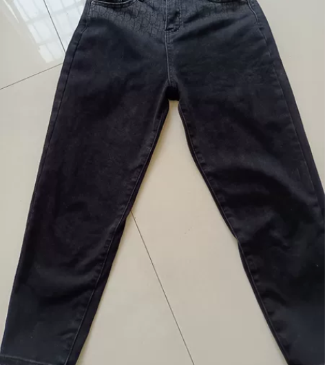 很好看的牛仔裤 实体入的 九成新 质量超好...