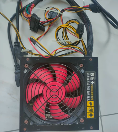 电脑电源 暴龙520p，一个4p一个6p插...