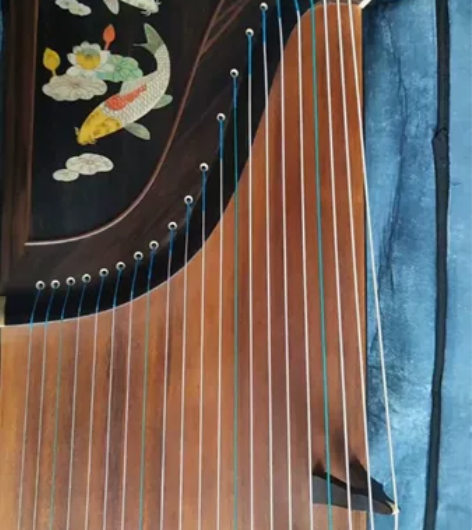 丹凤朝阳古筝,琴行展示品,原价5600,近...