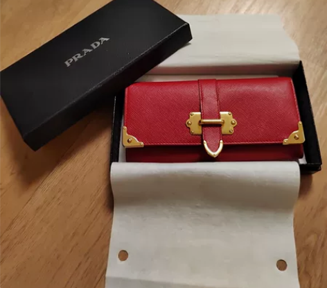 全新Prada 长钱夹，女士钱包 ，经典红...