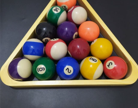 台球厅不干了。台球与球桌低价出手。 直径：...