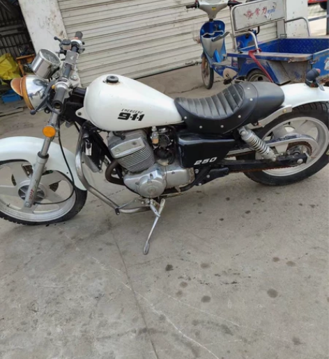 复古摩托车，如图，250排量，喜欢私聊 感...