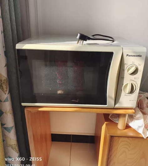 松下微波炉，八成新干净，旋钮操作，玻璃转盘...