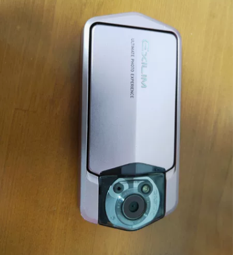 卡西欧自拍神器 很多年前六千买的 用...