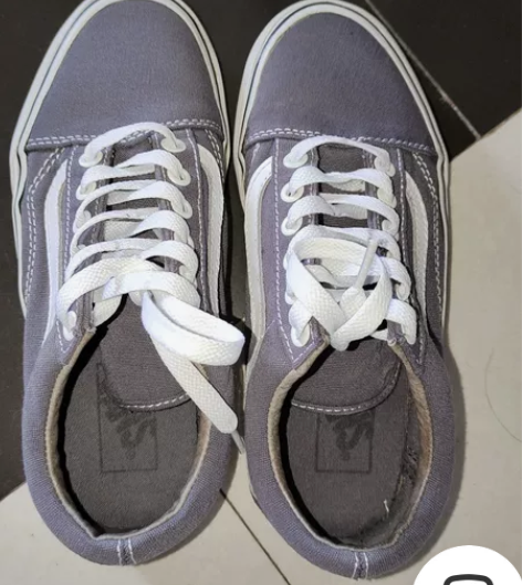 正品Vans两双，保真，有鞋带这个灰紫色挺...