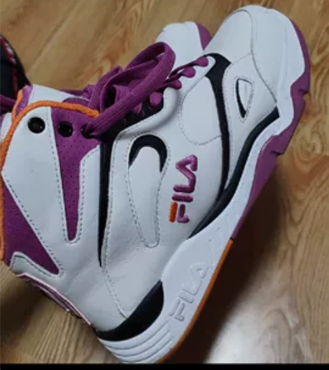 正品斐乐女款高帮运动鞋38码,购于专柜,仅...