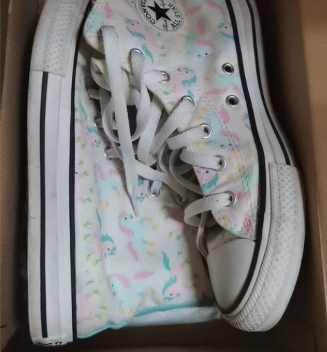 匡威独角兽 浅色高帮帆布鞋 37码 太大了...