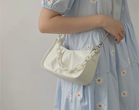 小众设计腋下褶皱云朵包包女2022夏季亚克...