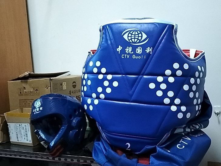 原来孩子在顺义中视国利学跆拳道买的护具，现...