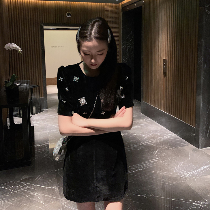 连衣裙全新，一次没穿过
