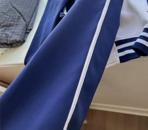 女儿校服裤子 160码（成人M） 很新，没...