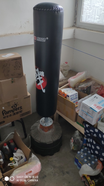 施耐德拳击沙袋，几乎没用过，不包邮，建议自取