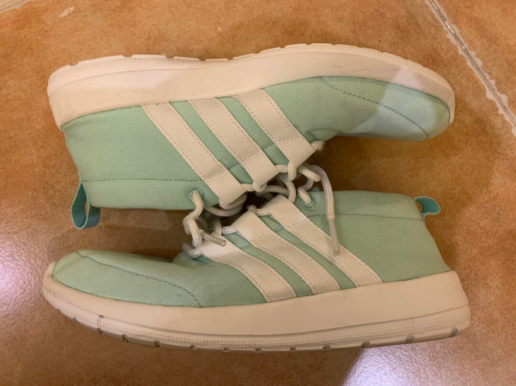 adidas阿迪达斯女式休闲运动鞋