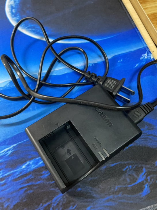自用佳能LC-E17C充电器，买相机一起的...