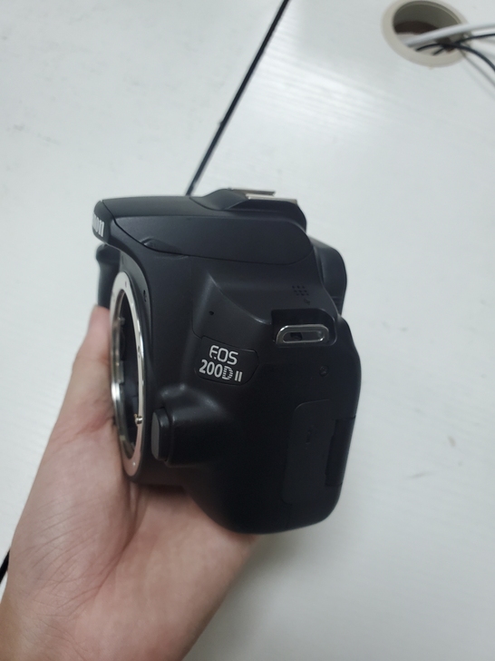 佳能200D2代机身，成色还可以，轻微痕迹...