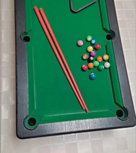 中号台球桌 99新 45×25 包邮 感兴...