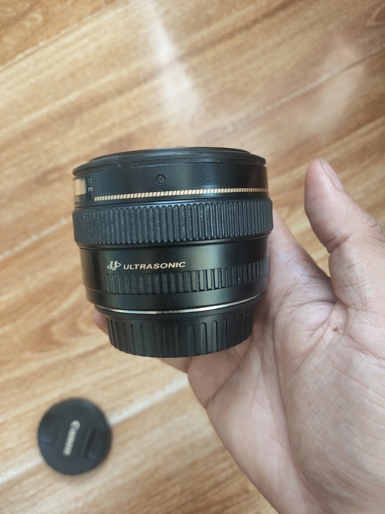 佳能定焦镜头50mm 1.4，成色9新左右...