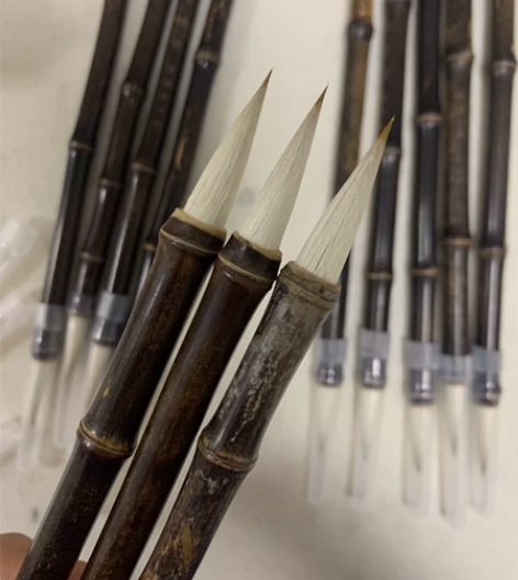 全新紫竹中号毛笔，笔杆有较大瑕疵，亏本处理...