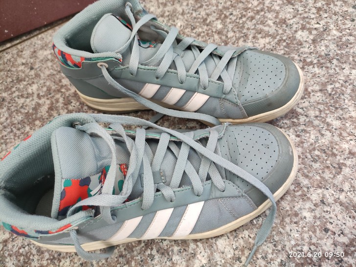 出闲置阿迪达斯Adidas一双，需要自行下单