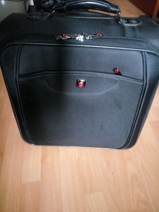 瑞士军刀拉杆箱（假一罚百），方形，，全新一...