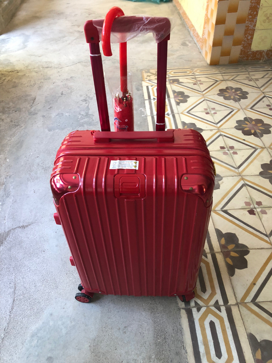 结婚拉杆箱22寸，九成新，结婚当天用一次没...