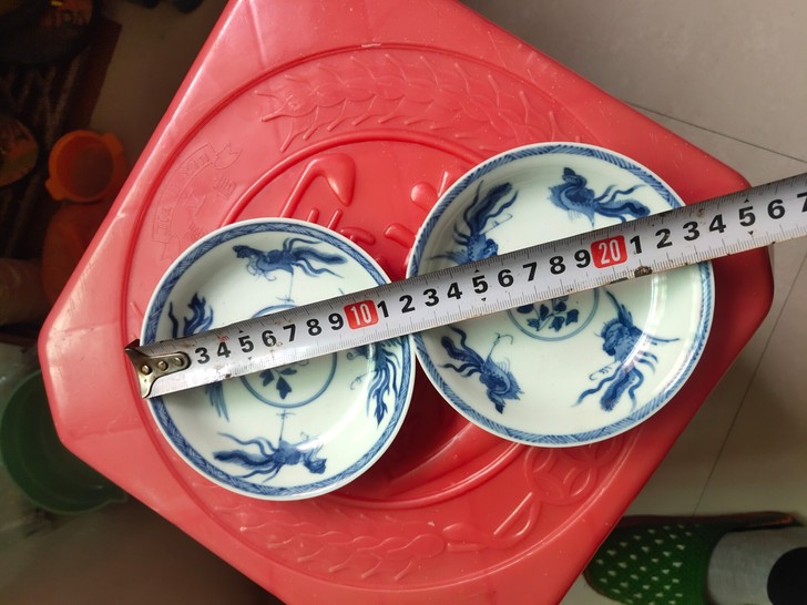 康熙笔洗一对，完整无缺，画工一流。