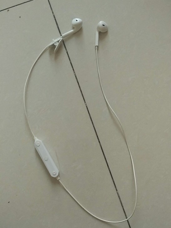 蓝牙耳机，买来用过一次