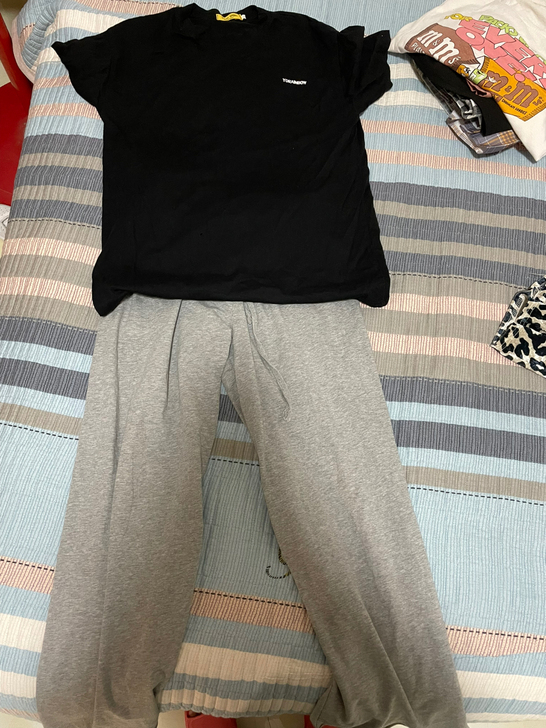 纯棉休闲裤 版型非常好衣服很新 店里二百多...