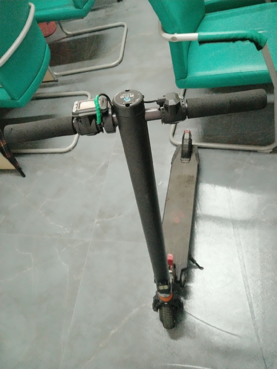 去年入手电动滑板车阿尔郎，目测8成新，闲置...