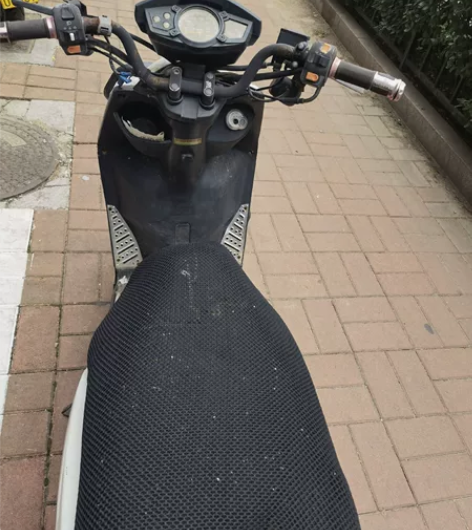 闲置力帆踏板摩托车,楼下扔着快一年没骑了。...