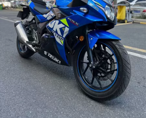 21年铃木gsx250,5000公里准新车...