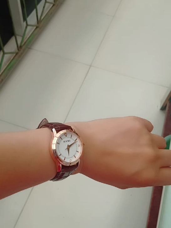 亏本清仓出售爆款情侣表石英表皮带女士男士手...