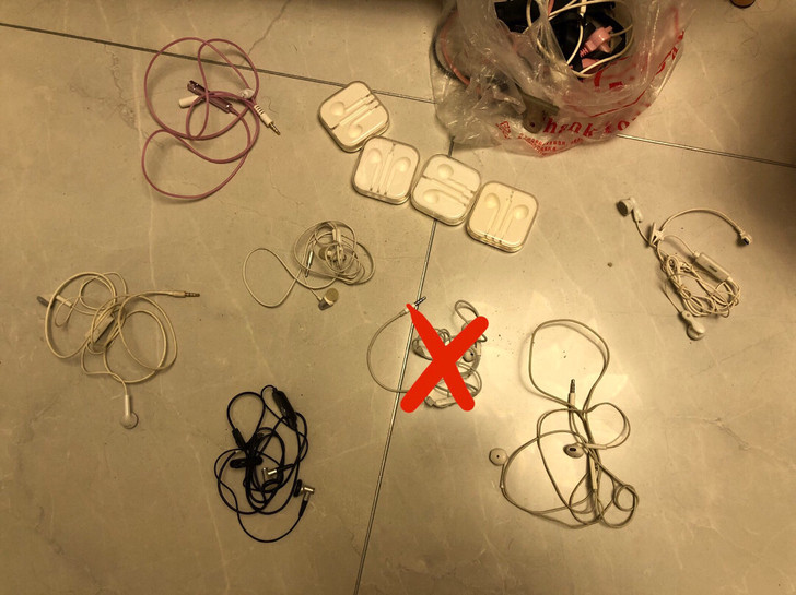 各种型号耳机。都是原配。相中哪个V我。