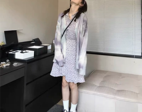 王少女的店 紫色碎花连衣裙V领设计夏季法式...