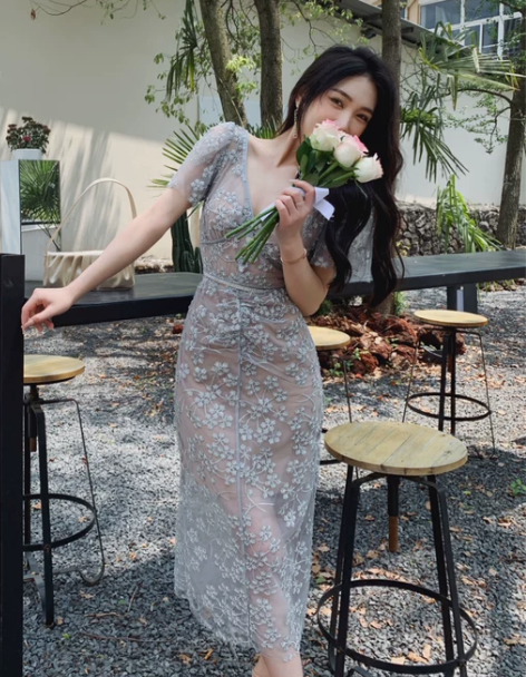 连衣裙SP同款女装性感V领气质高腰显瘦高级...